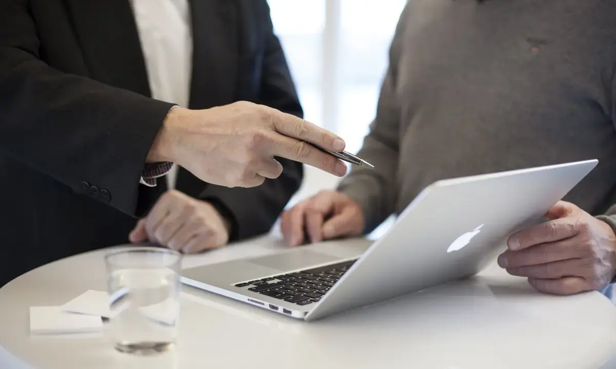 Dalla fiera al digitale: come le PMI manifatturiere generano lead senza dipendere dalle fiere